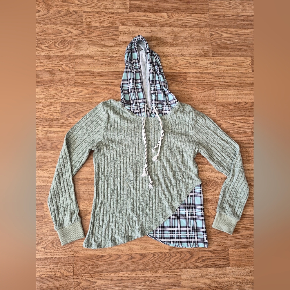 Exclusive Plaid Accent Green Hooded Women's Top